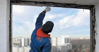 Демонтаж остекления балкона в Котласе - цена от 570 руб. - Сварной-Ктл